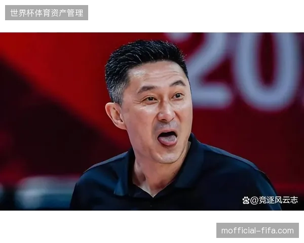 杜锋因其僵化的用人策略与赛后言论，在广东球迷群体中引发信任危机